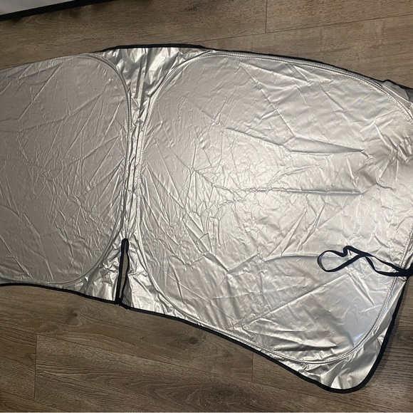 Windshield Sunshade - Picture 4 of 5